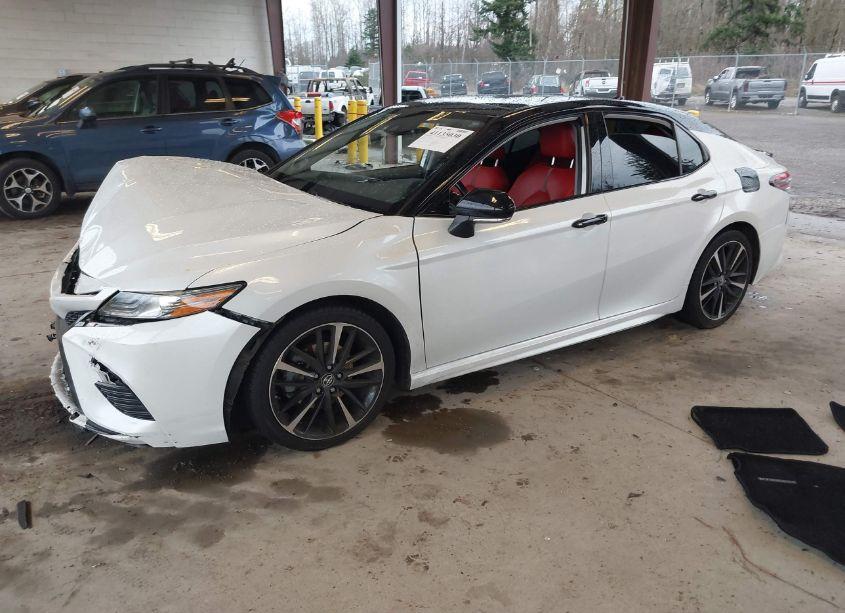 Photo 2 of 2019 Toyota Camry XSE (VIN 4T1B61HK8KU295665)