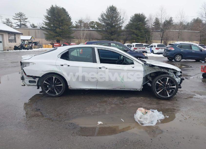 Photo 14 of 2019 Toyota Camry XSE (VIN 4T1B61HK8KU740633)