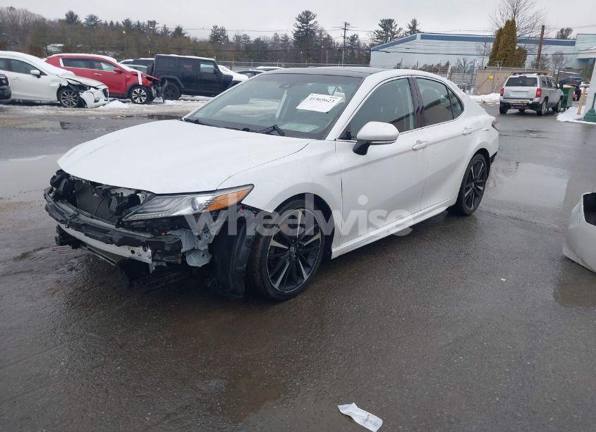 Photo 2 of 2019 Toyota Camry XSE (VIN 4T1B61HK8KU740633)