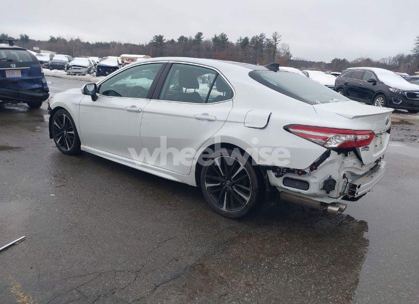 Photo 3 of 2019 Toyota Camry XSE (VIN 4T1B61HK8KU740633)
