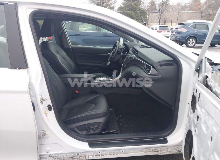 Photo 5 of 2019 Toyota Camry XSE (VIN 4T1B61HK8KU740633)