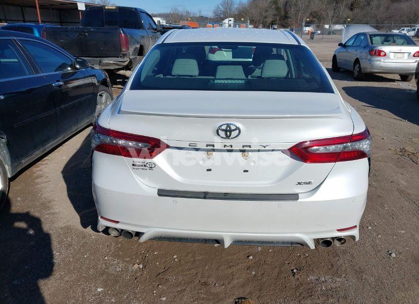 Photo 16 of 2018 Toyota Camry XSE (VIN 4T1B61HK9JU011331)