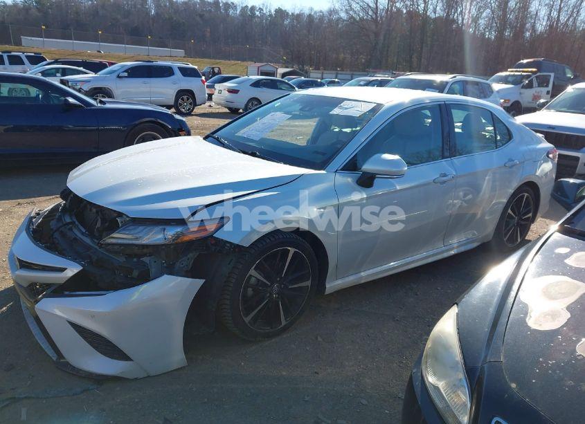 Photo 2 of 2018 Toyota Camry XSE (VIN 4T1B61HK9JU011331)