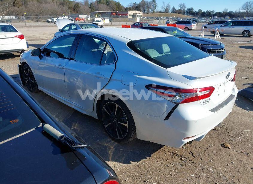 Photo 3 of 2018 Toyota Camry XSE (VIN 4T1B61HK9JU011331)