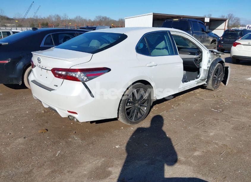 Photo 4 of 2018 Toyota Camry XSE (VIN 4T1B61HK9JU011331)