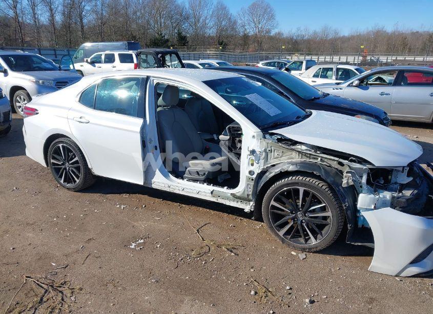 Photo 6 of 2018 Toyota Camry XSE (VIN 4T1B61HK9JU011331)