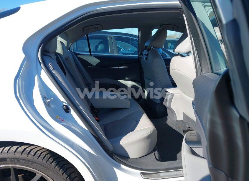 Photo 8 of 2018 Toyota Camry XSE (VIN 4T1B61HK9JU011331)