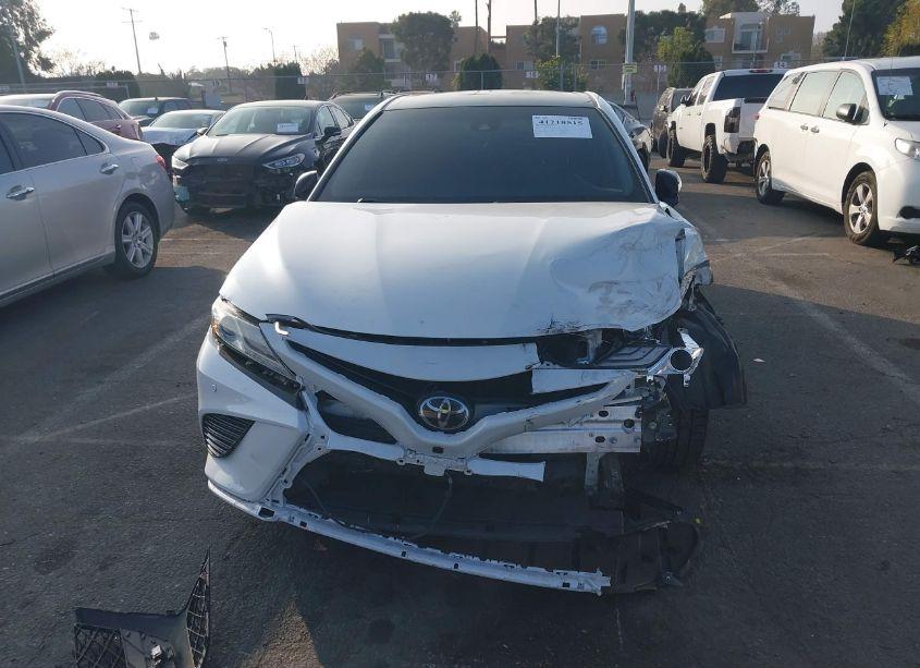 Photo 12 of 2018 Toyota Camry XSE (VIN 4T1B61HK9JU023589)
