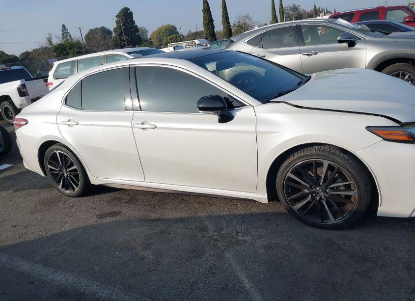 Photo 13 of 2018 Toyota Camry XSE (VIN 4T1B61HK9JU023589)