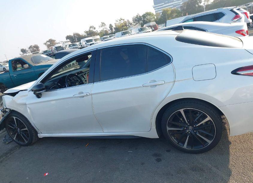 Photo 14 of 2018 Toyota Camry XSE (VIN 4T1B61HK9JU023589)