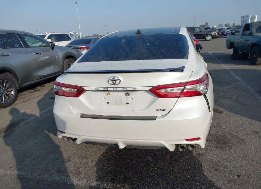 Photo 16 of 2018 Toyota Camry XSE (VIN 4T1B61HK9JU023589)