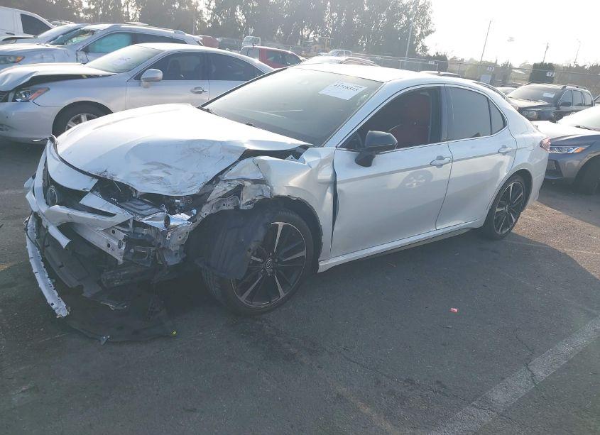 Photo 2 of 2018 Toyota Camry XSE (VIN 4T1B61HK9JU023589)