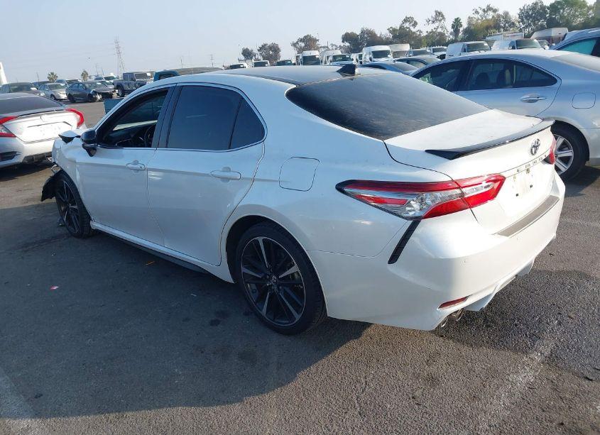 Photo 3 of 2018 Toyota Camry XSE (VIN 4T1B61HK9JU023589)