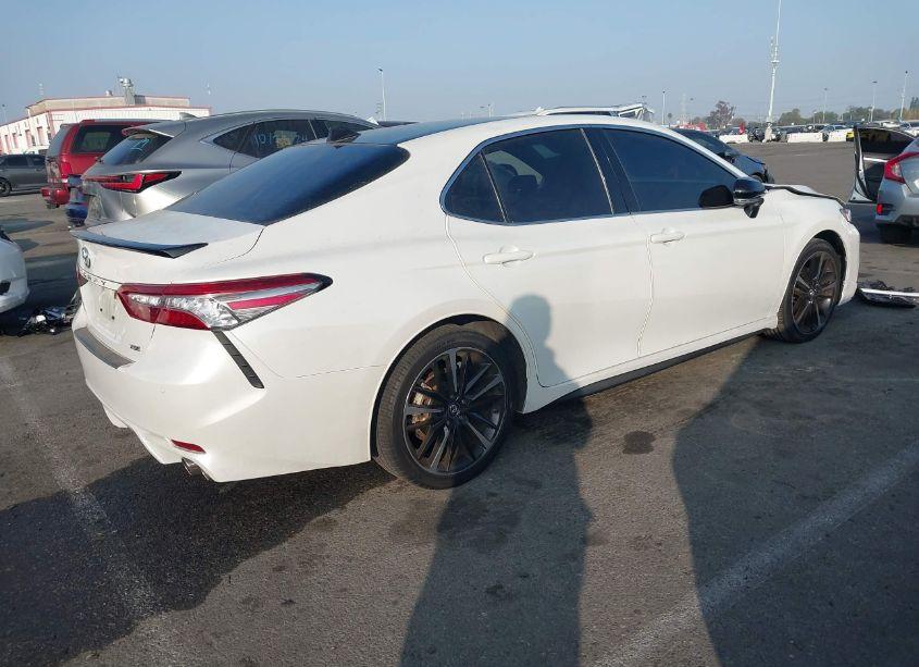 Photo 4 of 2018 Toyota Camry XSE (VIN 4T1B61HK9JU023589)
