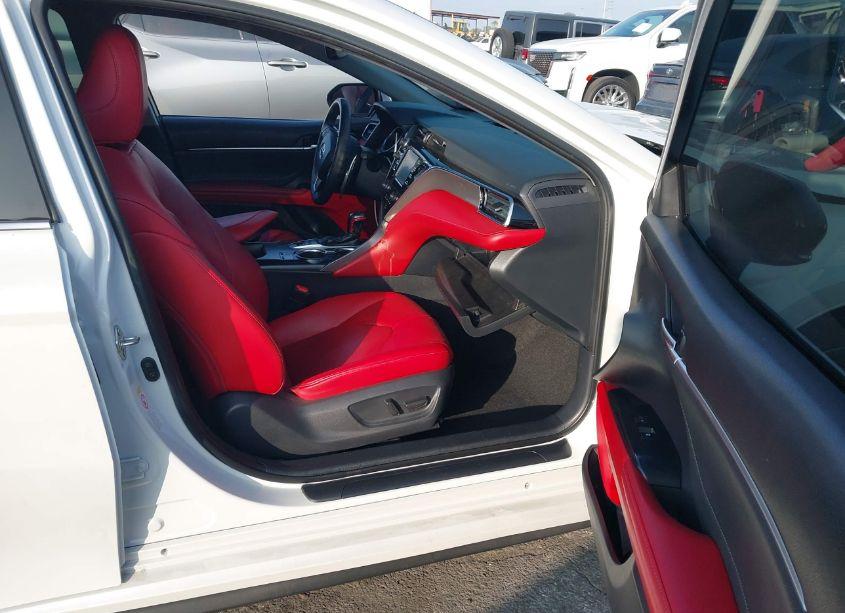 Photo 5 of 2018 Toyota Camry XSE (VIN 4T1B61HK9JU023589)