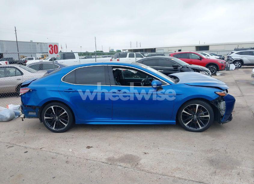 Photo 14 of 2018 Toyota Camry XSE (VIN 4T1B61HK9JU052364)