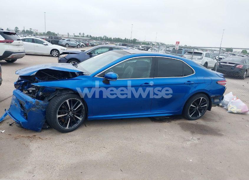 Photo 15 of 2018 Toyota Camry XSE (VIN 4T1B61HK9JU052364)