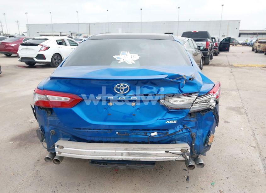 Photo 17 of 2018 Toyota Camry XSE (VIN 4T1B61HK9JU052364)