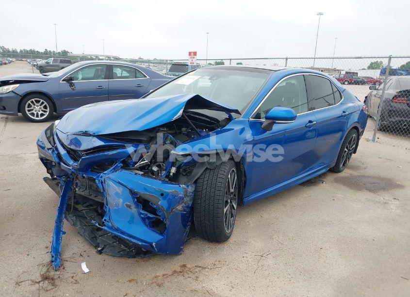 Photo 2 of 2018 Toyota Camry XSE (VIN 4T1B61HK9JU052364)