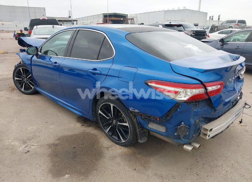 Photo 3 of 2018 Toyota Camry XSE (VIN 4T1B61HK9JU052364)