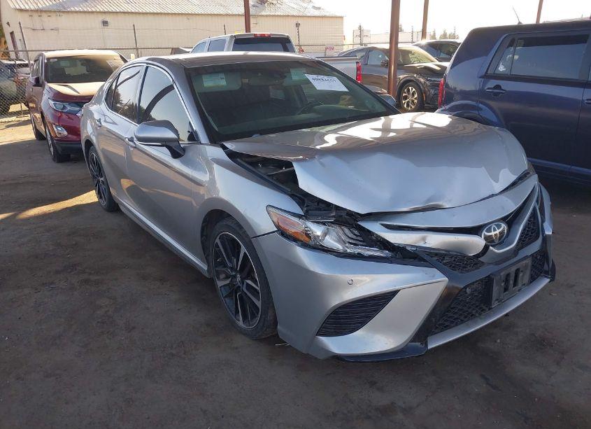 2018 Toyota Camry XSE (VIN 4T1B61HK9JU061677) main photo