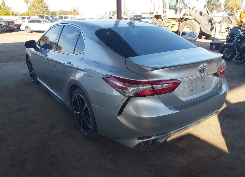 Photo 3 of 2018 Toyota Camry XSE (VIN 4T1B61HK9JU061677)