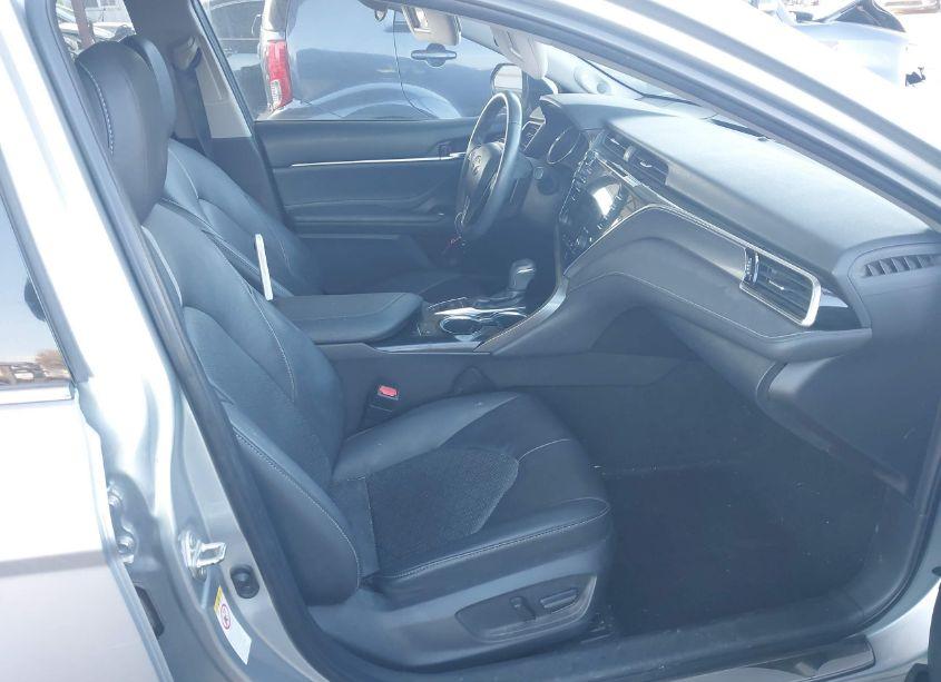 Photo 5 of 2018 Toyota Camry XSE (VIN 4T1B61HK9JU061677)