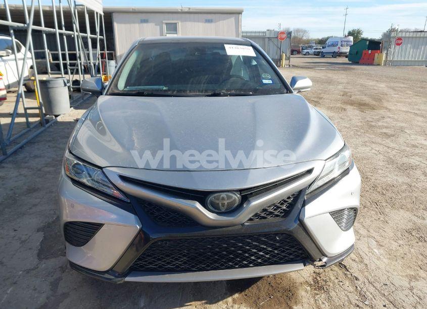 Photo 12 of 2018 Toyota Camry XSE (VIN 4T1B61HK9JU115222)