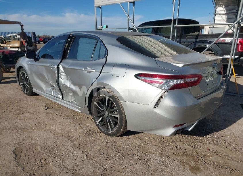 Photo 3 of 2018 Toyota Camry XSE (VIN 4T1B61HK9JU115222)