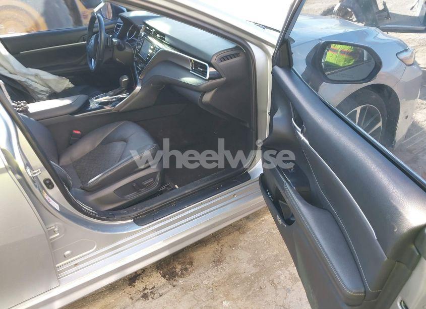 Photo 5 of 2018 Toyota Camry XSE (VIN 4T1B61HK9JU115222)