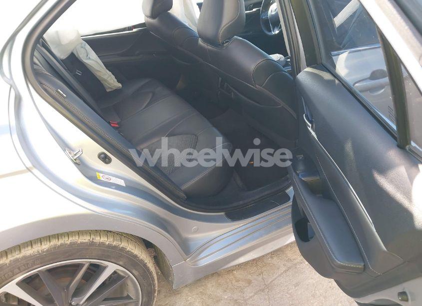 Photo 8 of 2018 Toyota Camry XSE (VIN 4T1B61HK9JU115222)