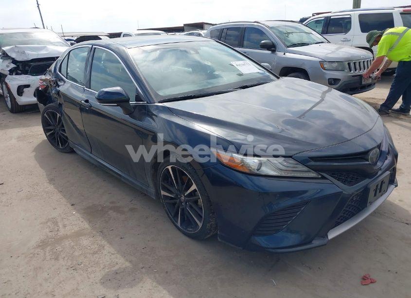 2018 Toyota Camry XSE (VIN 4T1B61HK9JU588120) main photo