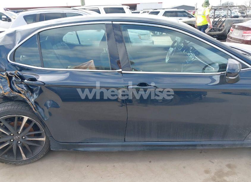 Photo 13 of 2018 Toyota Camry XSE (VIN 4T1B61HK9JU588120)