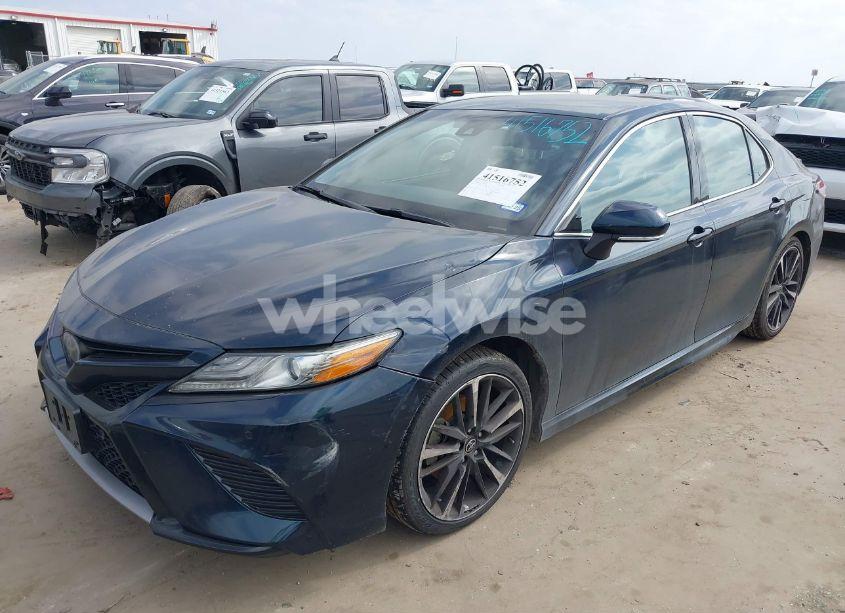 Photo 2 of 2018 Toyota Camry XSE (VIN 4T1B61HK9JU588120)