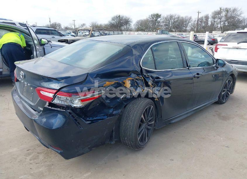 Photo 4 of 2018 Toyota Camry XSE (VIN 4T1B61HK9JU588120)