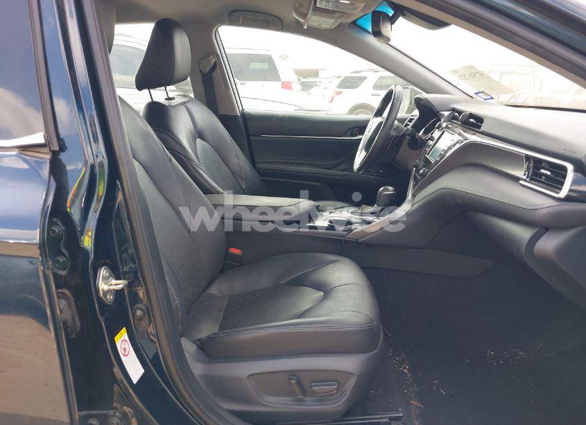 Photo 5 of 2018 Toyota Camry XSE (VIN 4T1B61HK9JU588120)