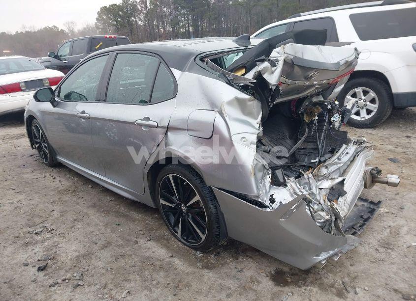 Photo 3 of 2019 Toyota Camry XSE (VIN 4T1B61HK9KU263940)