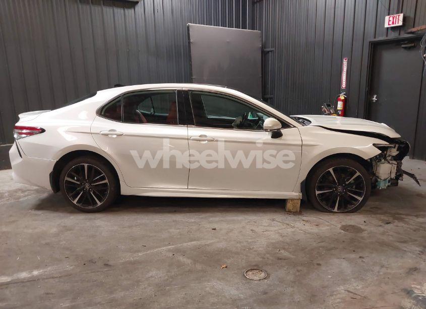 Photo 13 of 2019 Toyota Camry XSE (VIN 4T1B61HK9KU708080)