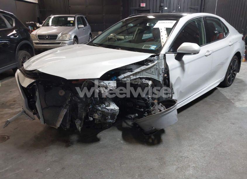 Photo 2 of 2019 Toyota Camry XSE (VIN 4T1B61HK9KU708080)