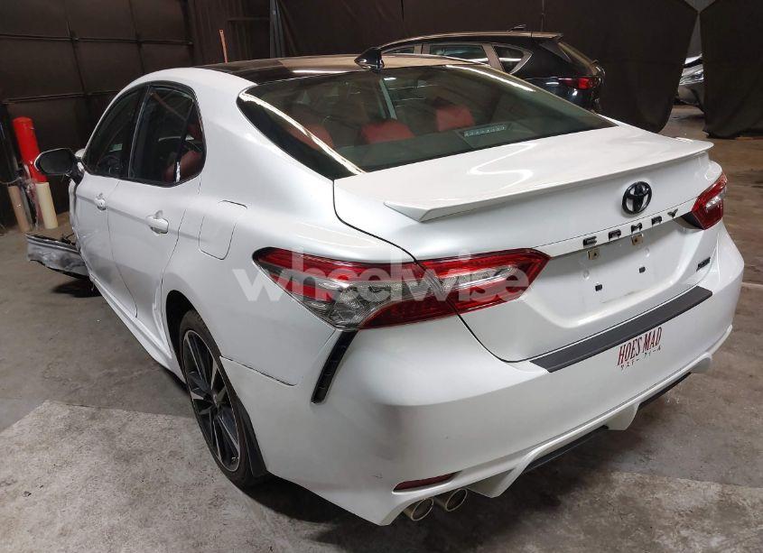 Photo 3 of 2019 Toyota Camry XSE (VIN 4T1B61HK9KU708080)