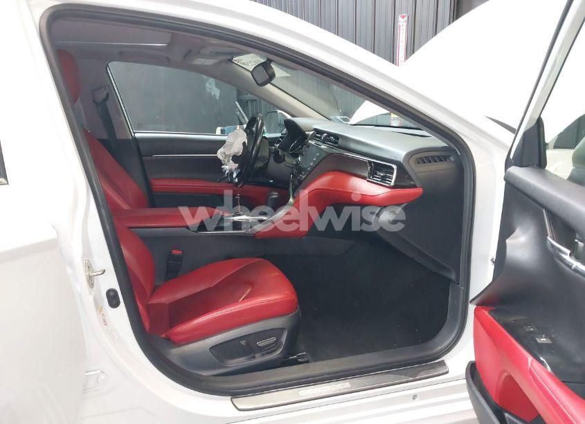 Photo 5 of 2019 Toyota Camry XSE (VIN 4T1B61HK9KU708080)