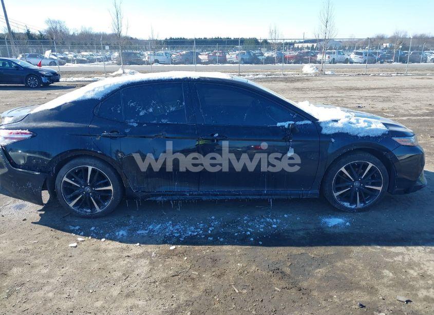 Photo 13 of 2018 Toyota Camry XSE (VIN 4T1B61HKXJU120879)