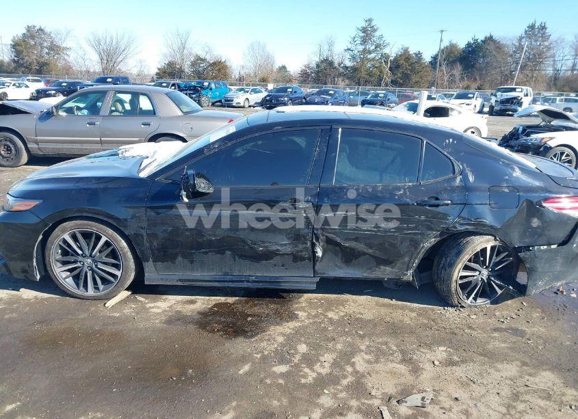 Photo 14 of 2018 Toyota Camry XSE (VIN 4T1B61HKXJU120879)