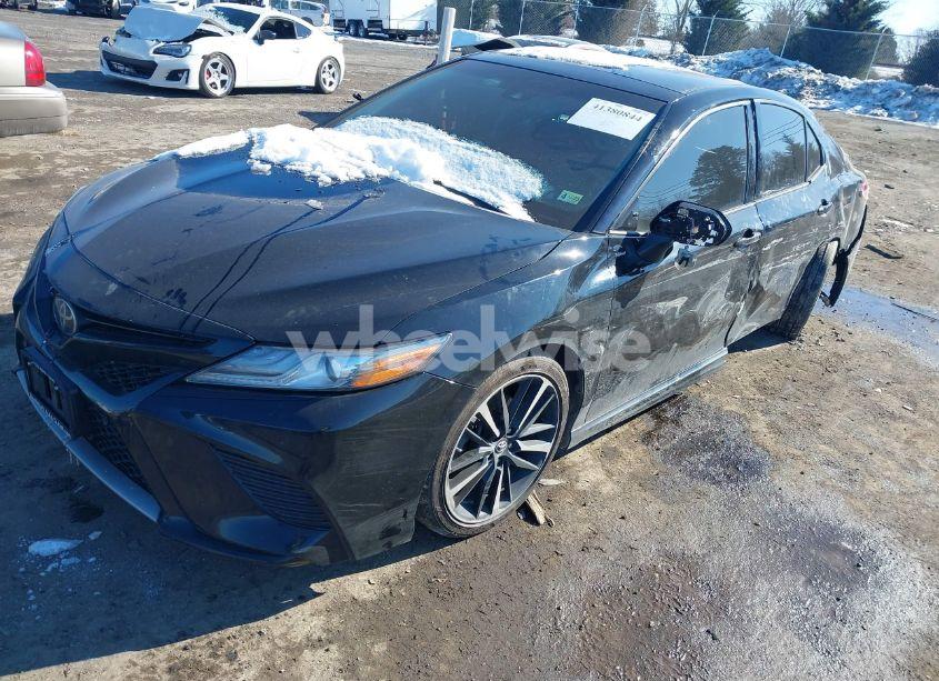 Photo 2 of 2018 Toyota Camry XSE (VIN 4T1B61HKXJU120879)