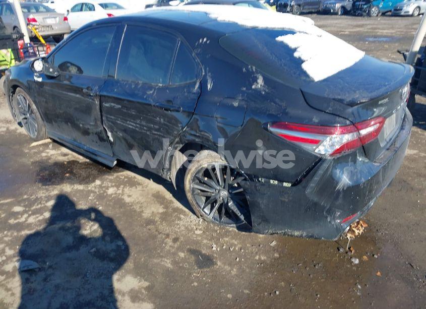 Photo 3 of 2018 Toyota Camry XSE (VIN 4T1B61HKXJU120879)