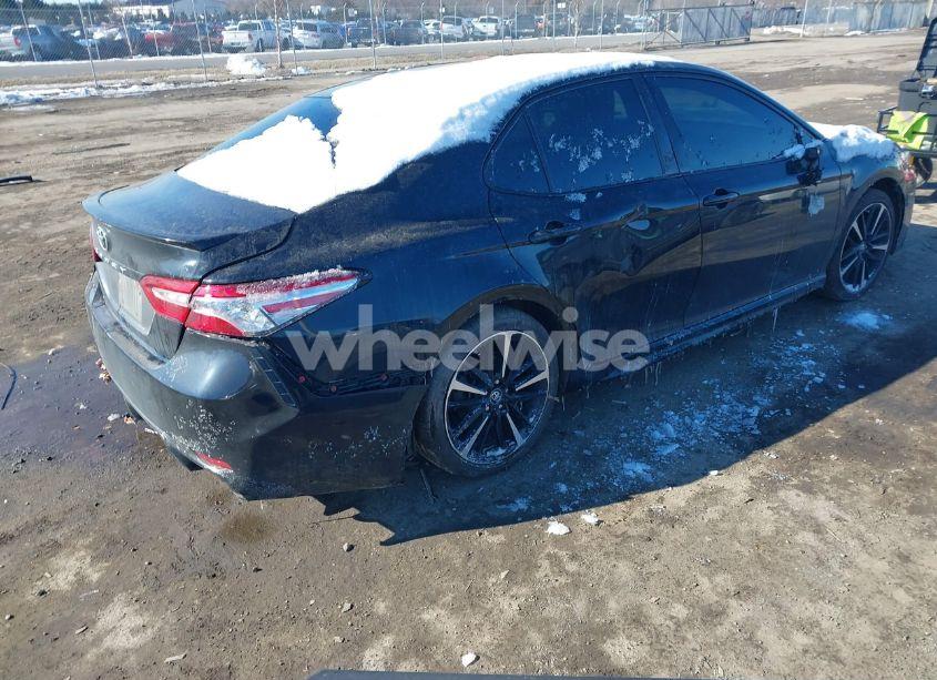 Photo 4 of 2018 Toyota Camry XSE (VIN 4T1B61HKXJU120879)