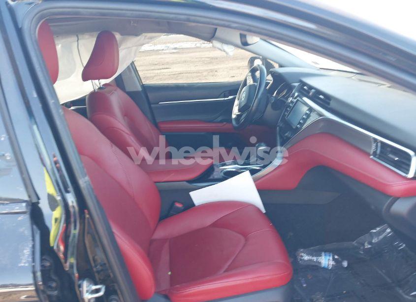 Photo 5 of 2018 Toyota Camry XSE (VIN 4T1B61HKXJU120879)