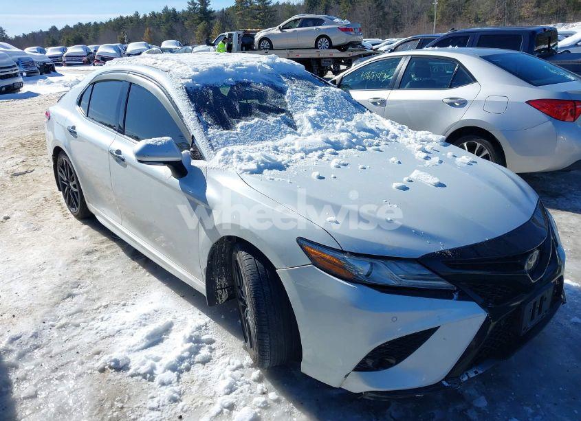 2018 Toyota Camry XSE (VIN 4T1B61HKXJU124253) main photo