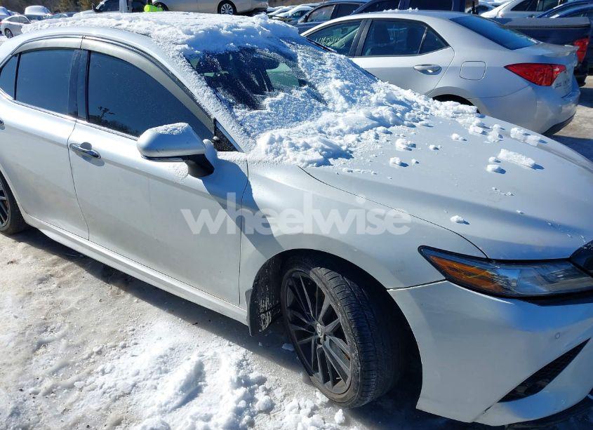 Photo 13 of 2018 Toyota Camry XSE (VIN 4T1B61HKXJU124253)