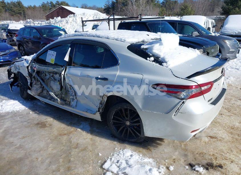 Photo 14 of 2018 Toyota Camry XSE (VIN 4T1B61HKXJU124253)